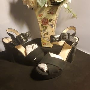 BLACK PATENT HEELS